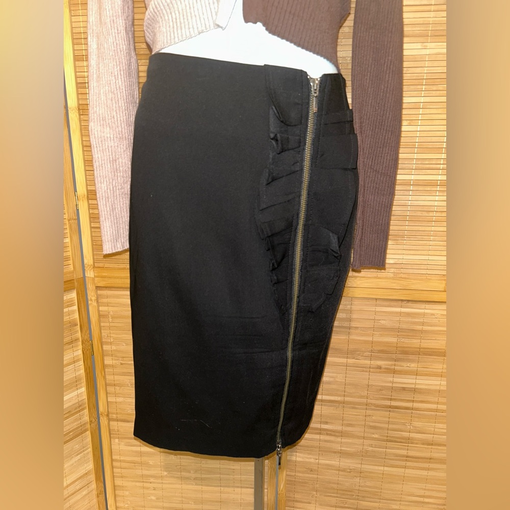 Banana Republic Black Straight Pencil Skirt Ruffle Zip Career Cocktail Cute sz 0